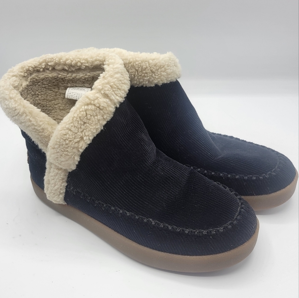 Sanuk booties size 6